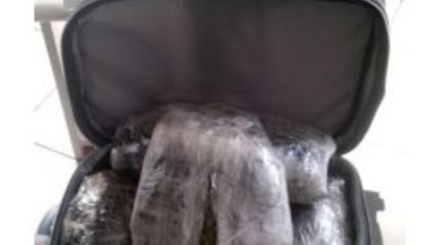 Uşakta 5 Kilo 395 Gram Esrar Ele Ge&ccedil;irildi