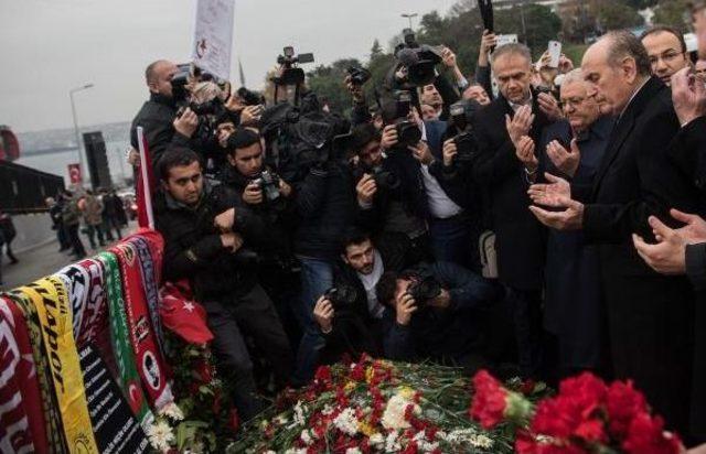 Ak Parti Ve Chp'li Belediye Meclis Üyeleri Şehitleri Birlikte Andı...