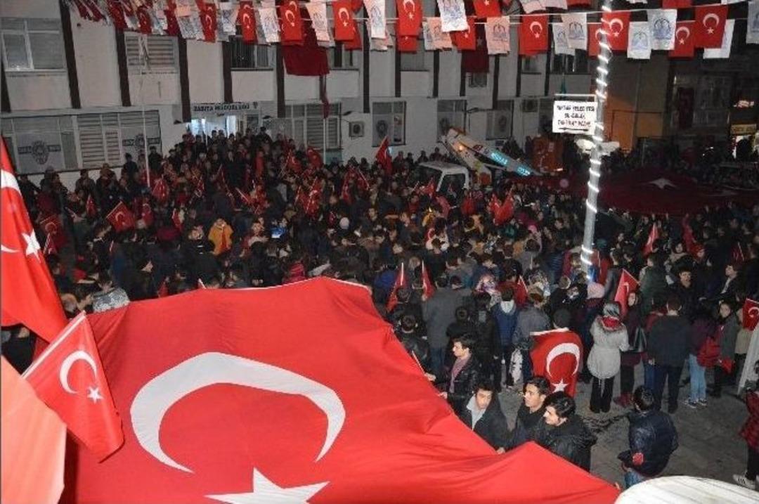 Niksarlılar Ter&ouml;re Tepki İ&ccedil;in Y&uuml;r&uuml;d&uuml;