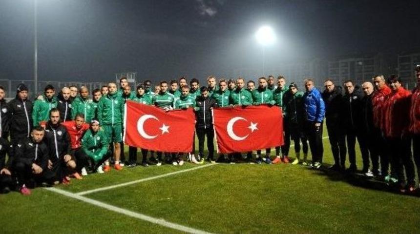 Bursaspor Antrenmanda Saygı Duruşunda Bulundu