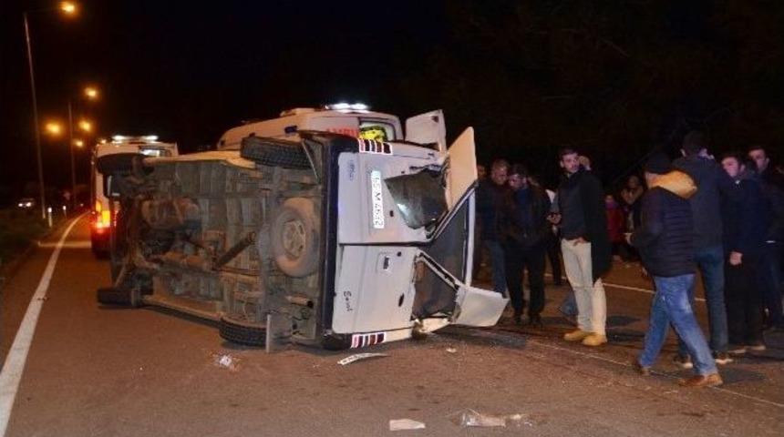 Samsun&rsquo;da İki Minib&uuml;s &Ccedil;arpıştı: 11 Yaralı