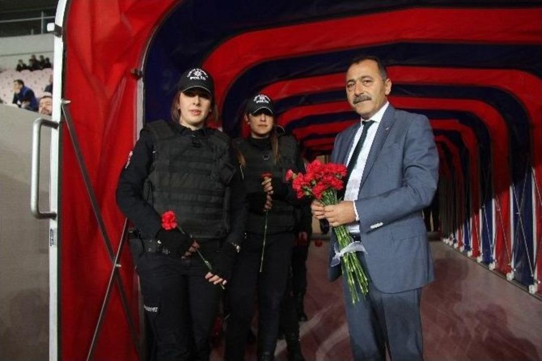 Mersin İdmanyurdu - Giresunspor Ma&ccedil;ı &Ouml;ncesi Duygu Dolu Anlar Yaşandı