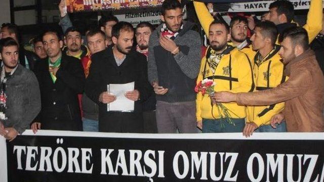 Taraftar Grupları Teröre Karşı Beraber Yürüdü