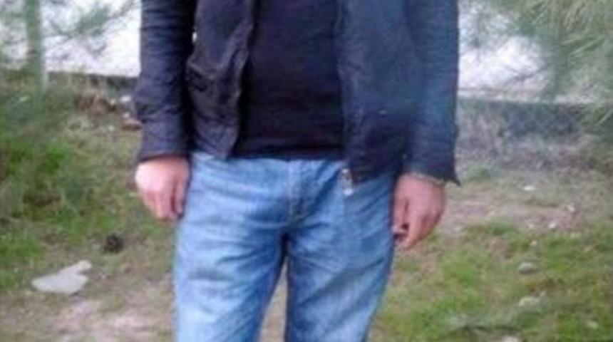 &Ouml;nce Nişanlısını, Sonra Kendisini Vuran Gen&ccedil; &Ouml;ld&uuml;