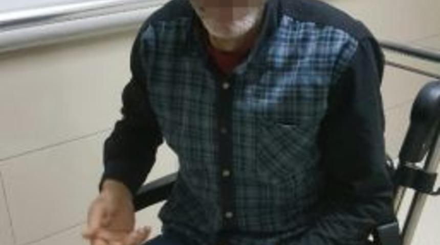 Bı&ccedil;aklanan Şahıs Polis Merkezine Sığındı