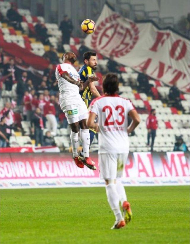 Antalyaspor-Fenerbahçe Maçında Para Atışını Polis Yaptı