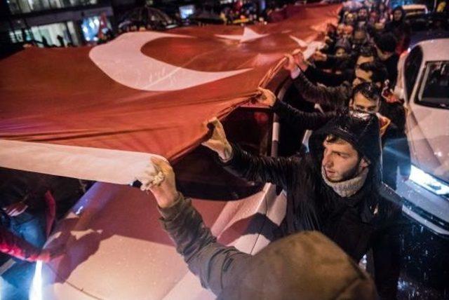 Taraftarlardan Terörü Protesto Yürüyüşü (2)