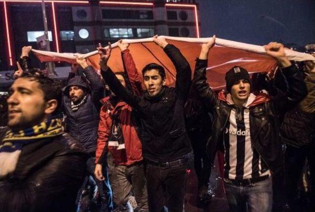 Taraftarlardan Terörü Protesto Yürüyüşü (2)