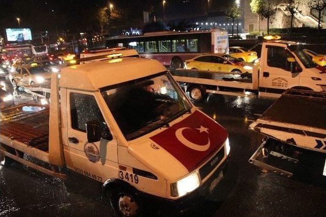 Trafik &Ccedil;ekicilerinden Ter&ouml;re Lanet Konvoyu 1