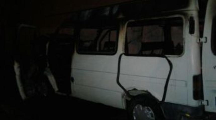 Niğde&rsquo;de Park Halinde Minib&uuml;s K&uuml;le D&ouml;nd&uuml;