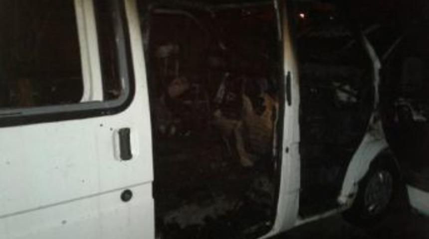 Park Halindeki Minib&uuml;s Yandı