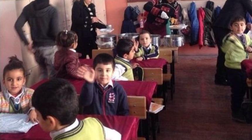 Başarılı Öğrencilere Yemek İkramı