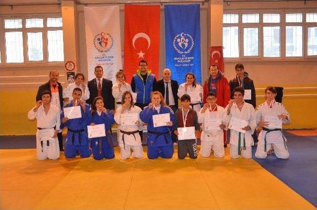 Adana’da Okullarası Gençler Judo Müsabakaları Tamamlandı