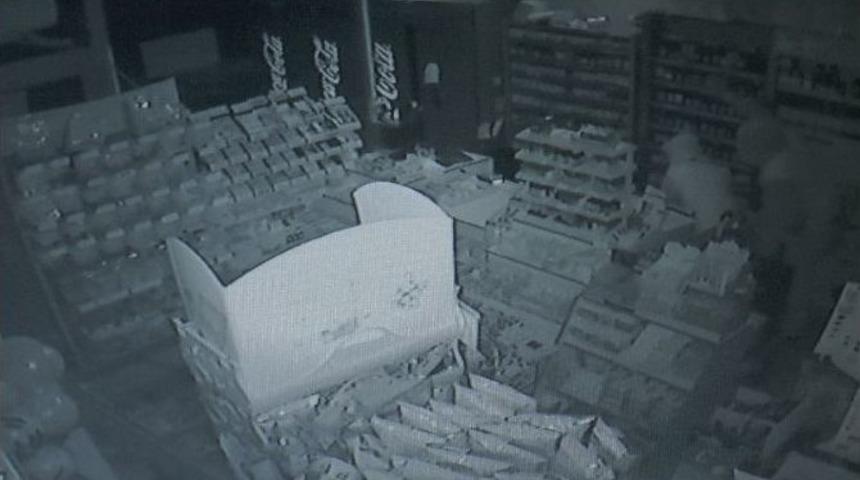 (&ouml;zel Haber) 7 Dakikada 40 Bin Tl&rsquo;lik Malı &Ccedil;alan Hırsızlar Kameraya Yakalandı