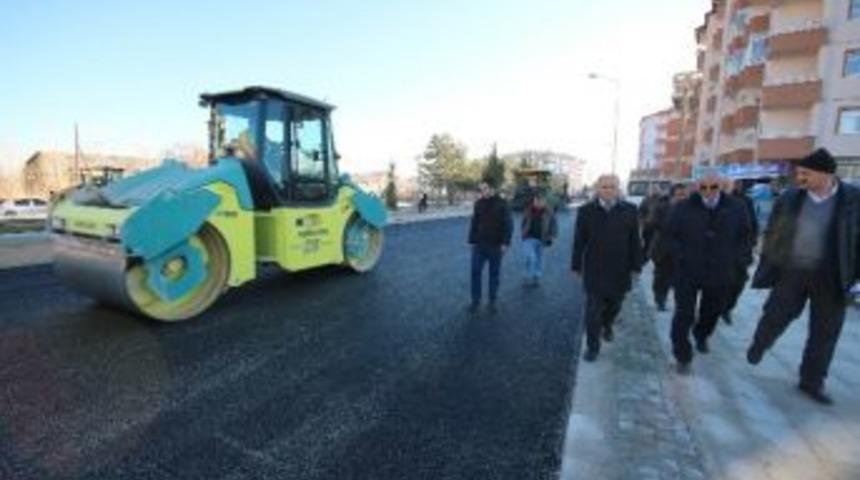 Başkan &Ouml;zaltun, Sıcak Asfalt &Ccedil;alışmalarını İnceledi