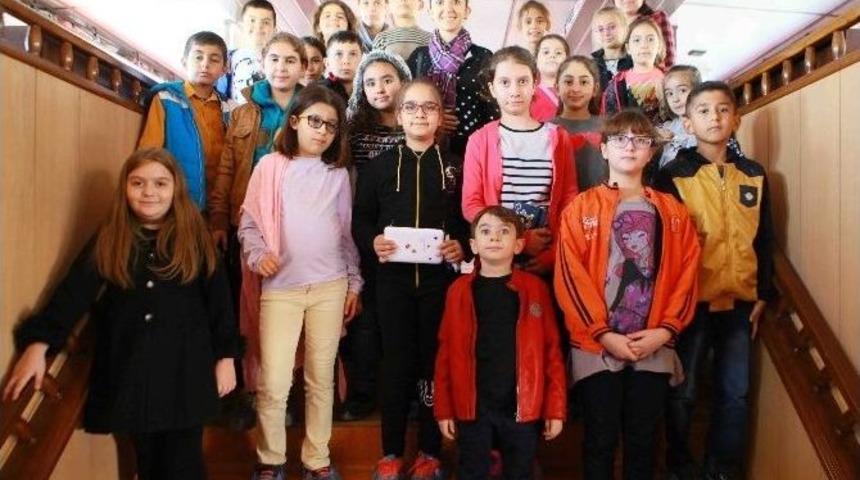 Hem Gezdiler Hem &Ouml;ğrendiler