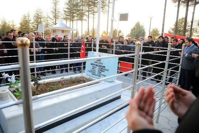 Öğretmenler, Ömer Halisdemir’in Kabrini Ziyaret Etti