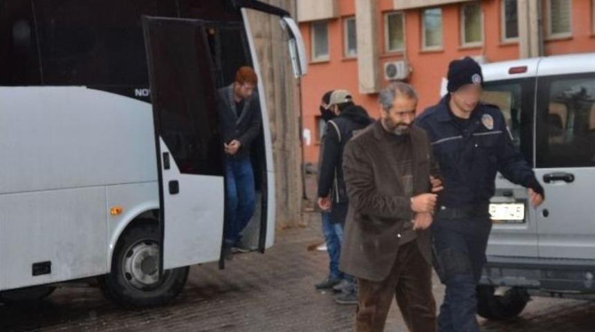 Mardin&rsquo;de Ter&ouml;r Operasyonunda Yakalanan 32 Kişi Adliyeye Sevk Edildi