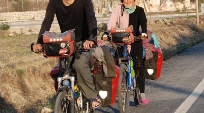 Bisikletle D&uuml;nya Turu Sonunda Evlenecekler