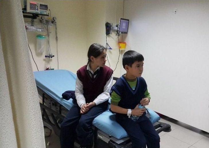 Öğrencileri Taşıyan Minibüs Uçuruma Yuvarlandı: 11 Yaralı G2