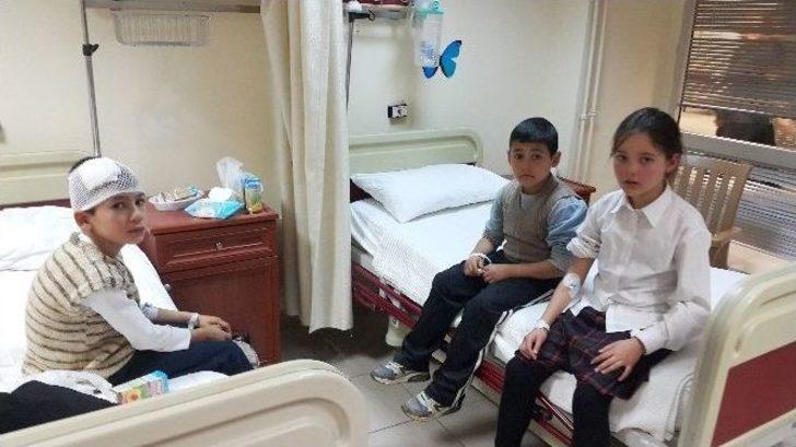 Öğrencileri Taşıyan Minibüs Uçuruma Yuvarlandı: 11 Yaralı G3