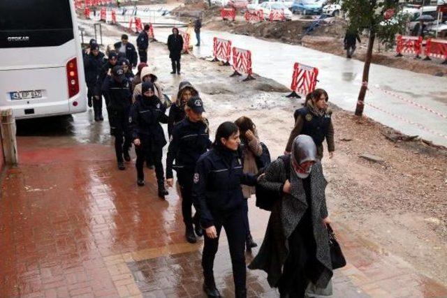 İzmit te, Fet&ouml; n&uuml;n Katipleri Adliyeye Sevk Edildi 1