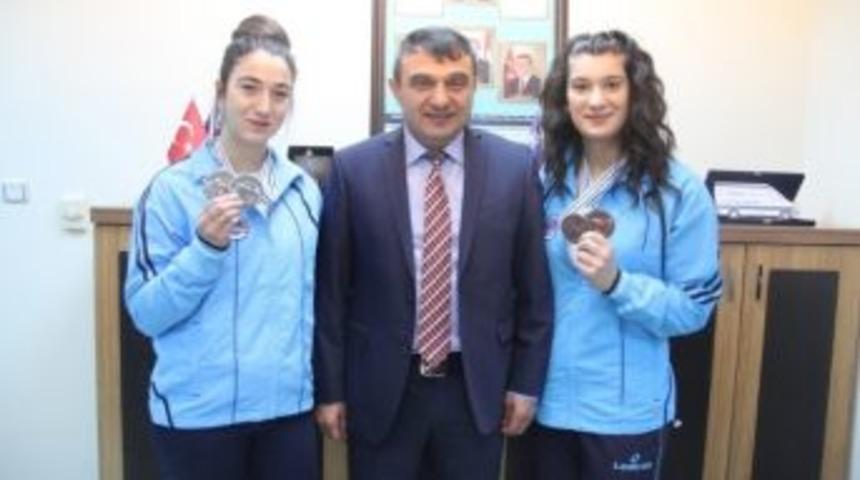 Şampiyon Haltercilerden Yeşildal&rsquo;a Ziyaret