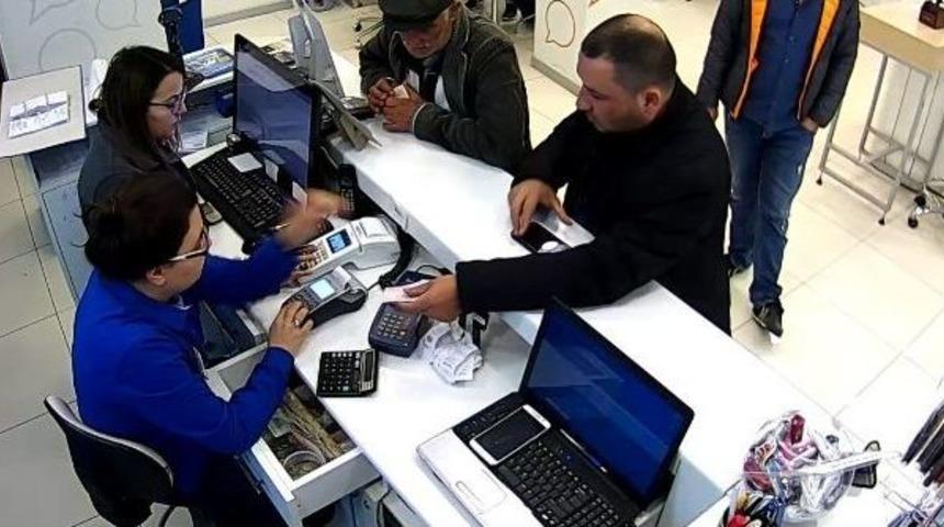 Antalya&rsquo;da Gsm Bayiinde Dolandırıcılık