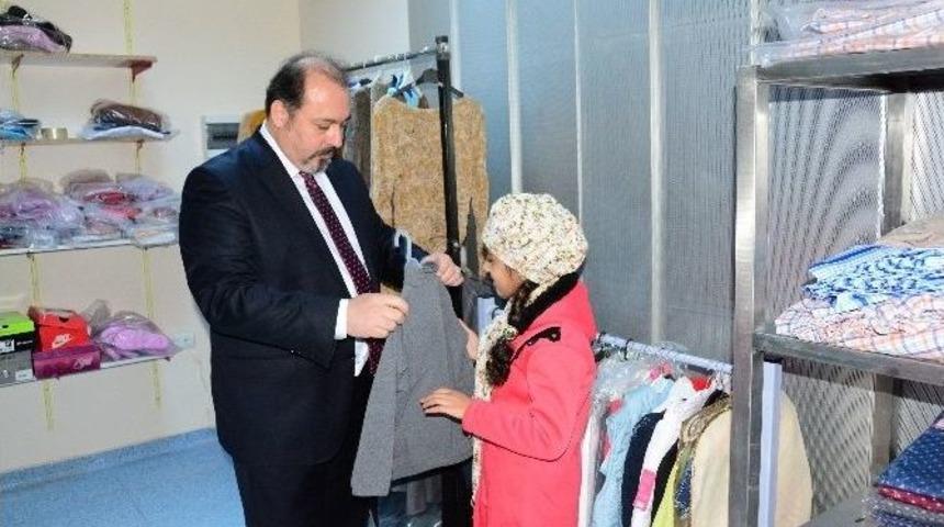 Hastanedeki Giysi Banka Yoğun İlgi