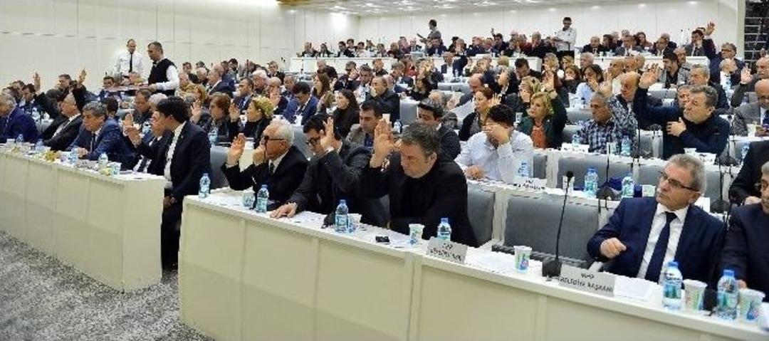 İzmirli Kadınlar Ulaşımda Pozitif Ayrımcılık Getiren Karardan Memnun