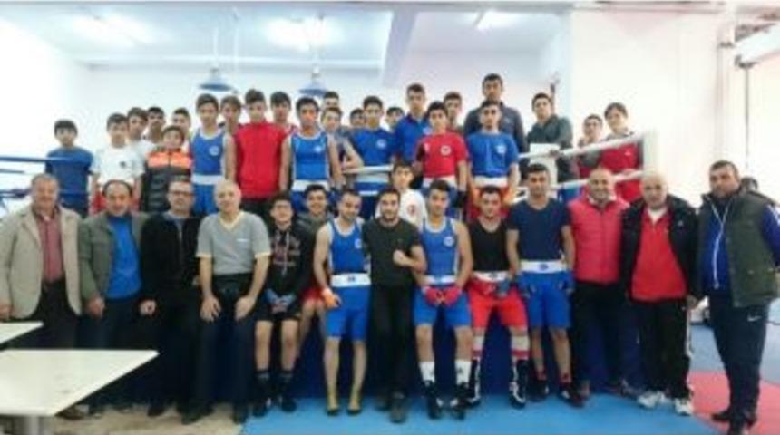 Kağıtsporlu Boks&ouml;rler Sakarya&rsquo;da Ringe &Ccedil;ıktı