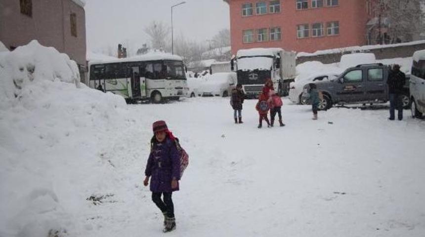 Bing&ouml;l Karlıova'da Okullar 2 G&uuml;n Tatil Edildi