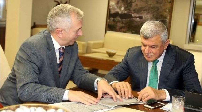 Başkan Karaosmanoğlu Ziyaret&ccedil;ilerini Ağırladı