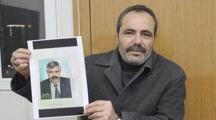 13 Yıl &Ouml;nce &Ouml;ld&uuml;r&uuml;len Ağabeyinin Katilinin Bulunmasını Istiyor