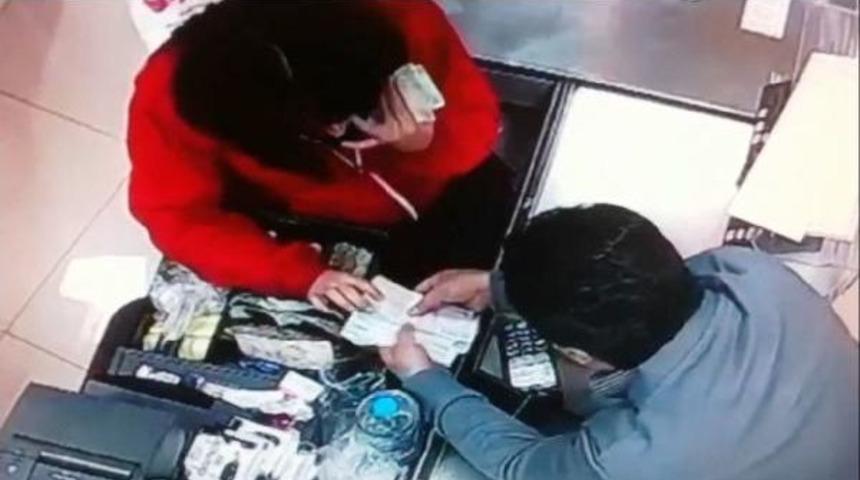 İranlı Hırsızlar, G&uuml;venlik Kamerası Ile G&ouml;r&uuml;nt&uuml;lendi