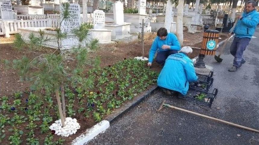 G&uuml;ldede Mezarlığında &Ouml;zenli &Ccedil;alışma