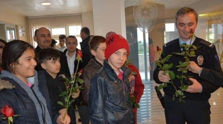 &Ouml;ğrencilerden Polislere Taziye