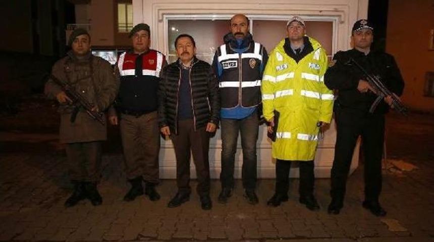 Vali Balkanlıoğlu&rsquo;Dan G&uuml;venlik G&uuml;&ccedil;lerine Moral Ziyareti