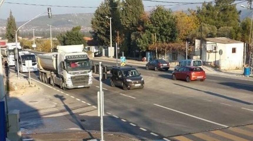 Milas&rsquo;ta &Ouml;l&uuml;m Kavşağı Işıklandırıldı