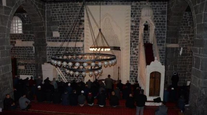 Diyarbakır'da Stk'lardan &Ccedil;ağrı: B&uuml;t&uuml;n Insanlık I&ccedil;in Ter&ouml;r Dursun