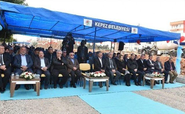 Kepez Belediyesi’nden Çim Futbol Sahası