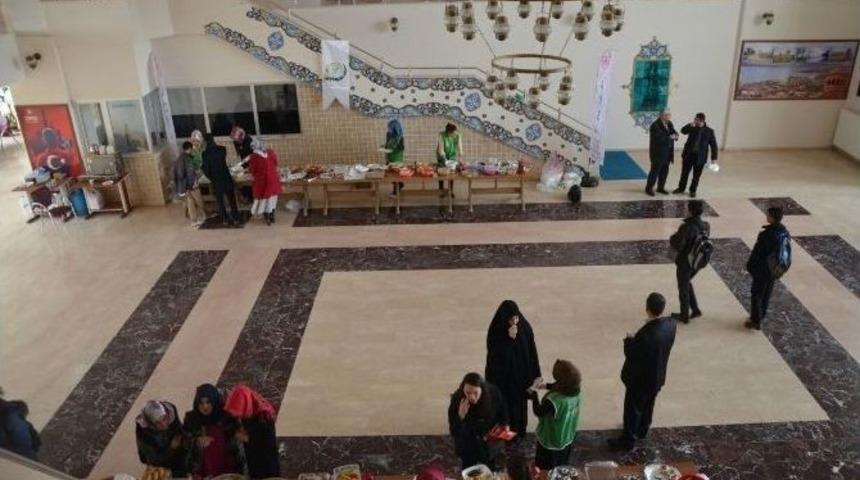 Ahlat&rsquo;ta &ldquo;halep&rdquo; İ&ccedil;in Yardım Kermesi