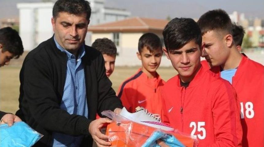 Tuzla Belediyesi&rsquo;nde Silopi Belediyespor&rsquo;a Destek