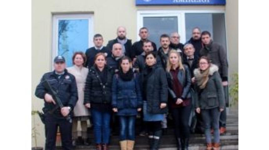 Gazetecilerden Polise Ziyaret