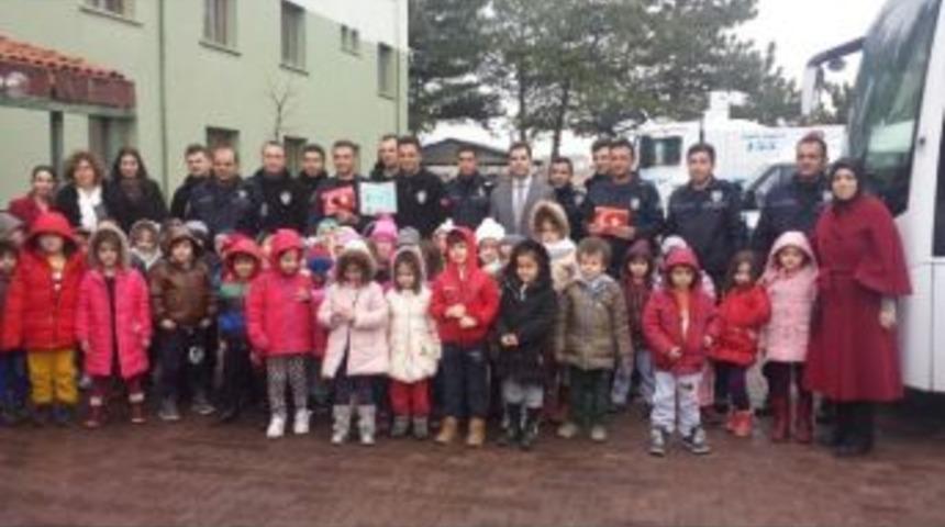 Minik &Ouml;ğrencilerden &Ccedil;evik Kuvvet Polisine Ziyaret