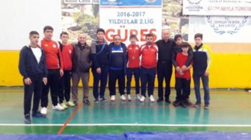 Kazandığı Altın Madalyayı Şehitlere Adadı