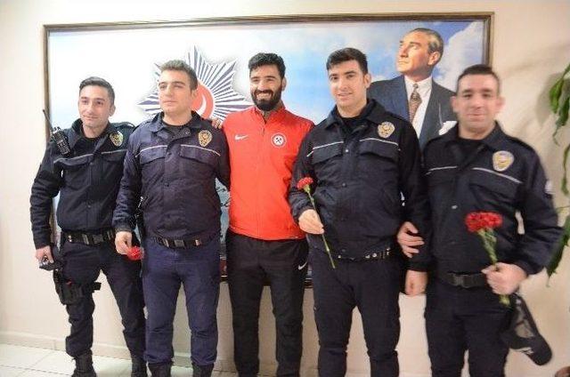 Zonguldak Kömürsporlu Yönetim Ve Futbolculardan Çevik Kuvvete Ziyaret