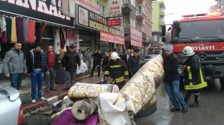 Afyonkarahisar&rsquo;da İş Yeri Yangını Paniğe Neden Oldu