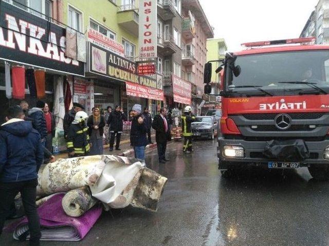 Afyonkarahisar’da İş Yeri Yangını Paniğe Neden Oldu