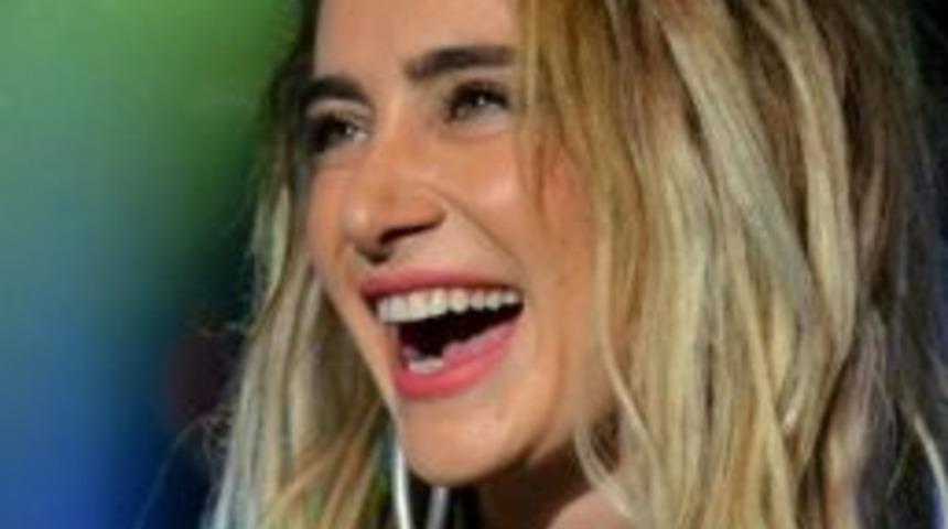 Sıla Konserini Erteledi